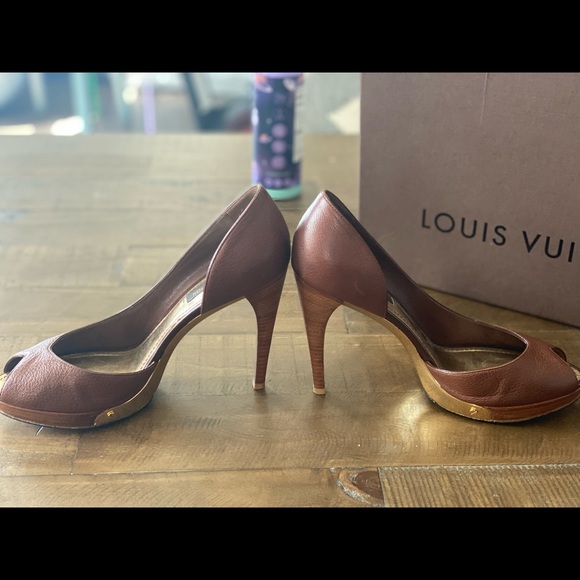 LOUIS VUTTION BROWN LEATHER HEELS - Picture 3 of 16